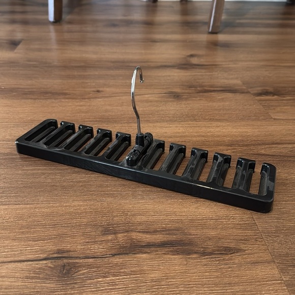 Belt Hanger/Tie Holder with 360° Swivel Hook 10-Layer Rack for Space Saving. - Picture 5 of 7